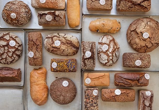 Brotauslage der Bio-Vollwert Bäckerei Wehr